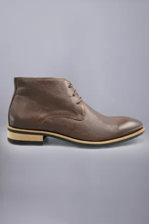 Findlay Chukka Boot: Brown